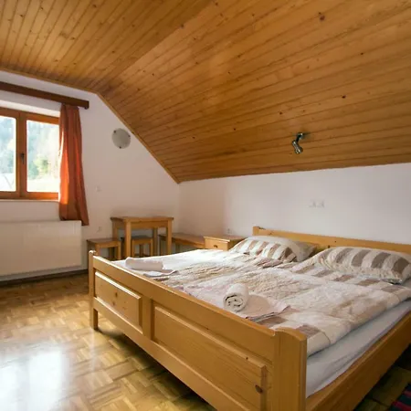 Turisticna Kmetija Perk Alojamento de Turismo Rural Solčava